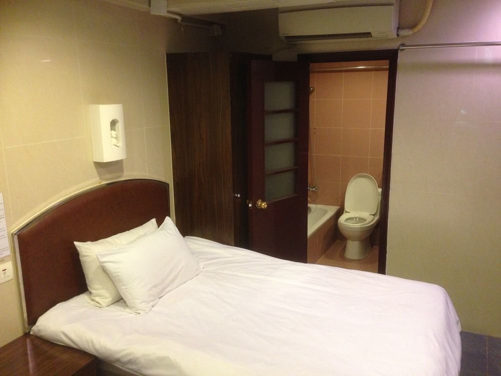Kowloon Youth Village Tsim Sha Tsui 九龙青年公寓 ฮ่องกง ภายนอก รูปภาพ
